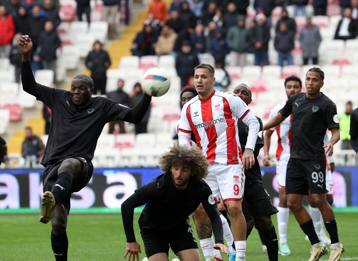 Trendyol Süper Lig'in 9. haftasında Net Global Sivasspor ile Atakaş Hatayspor, BG Grup 4 Eylül...