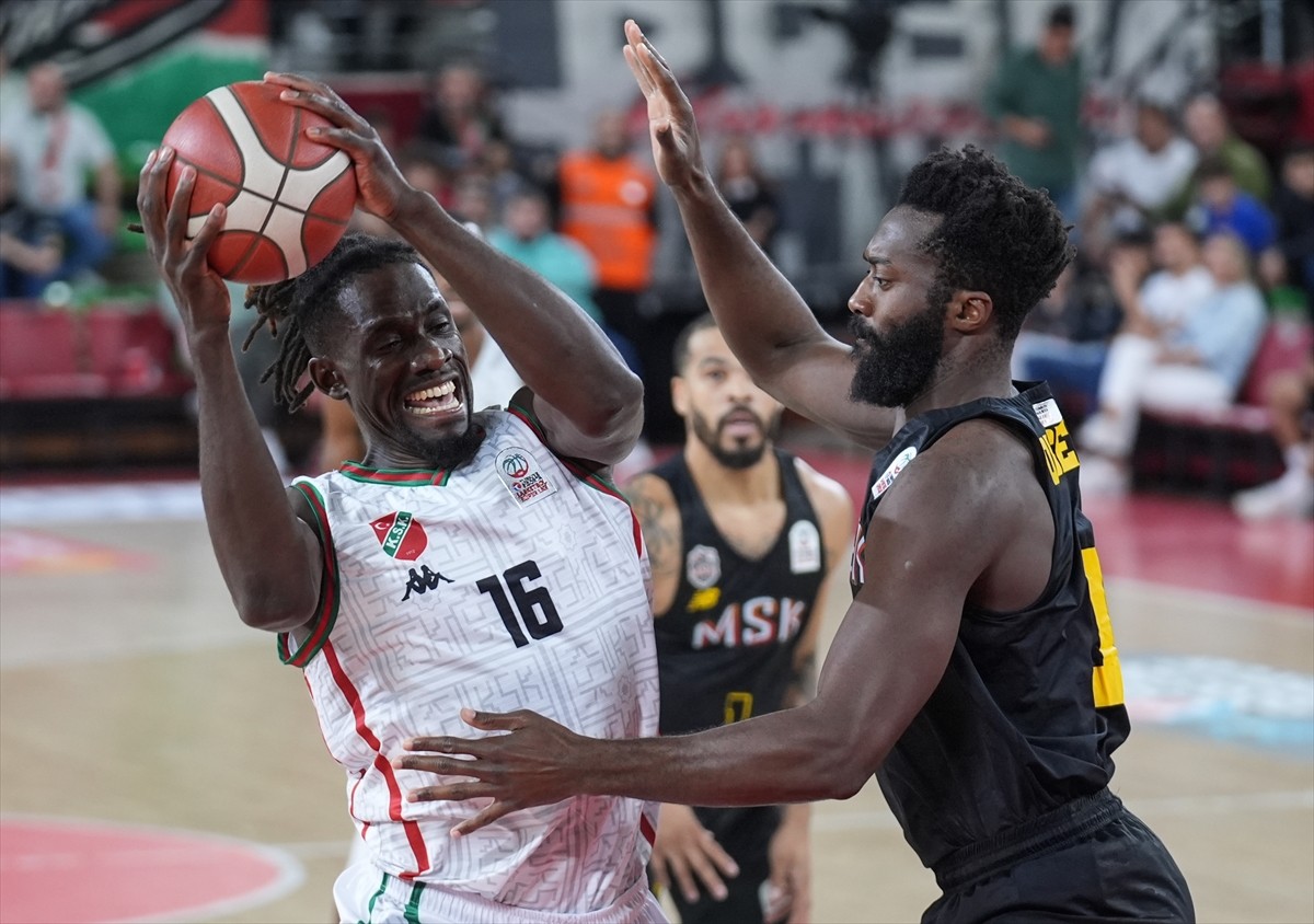 Türkiye Sigorta Basketbol Süper Ligi 3. hafta mücadelesinde Karşıyaka ile Mersinspor, Mustafa...