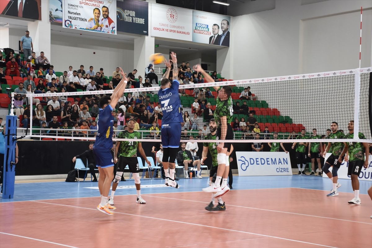 Voleybol SMS Global Efeler Ligi'nin 3. hafta mücadelesinde Rams Global Cizre Belediyespor, Arkas...