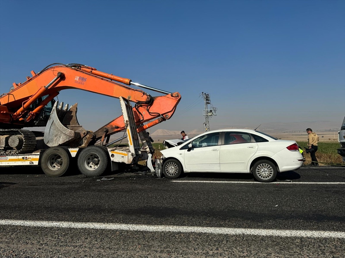 Afyonkarahisar'da meydana gelen zincirleme trafik kazasında karakol komutanı olan astsubay öldü...