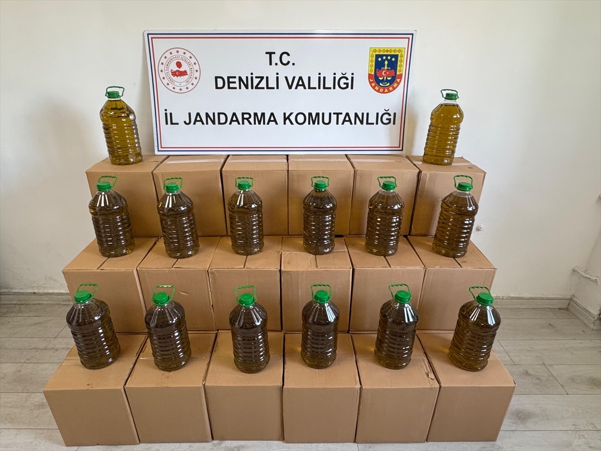 Denizli'de pamuk ve soya yağlarının içine aroma ve renklendirici katarak sahte zeytinyağı üreten 3...