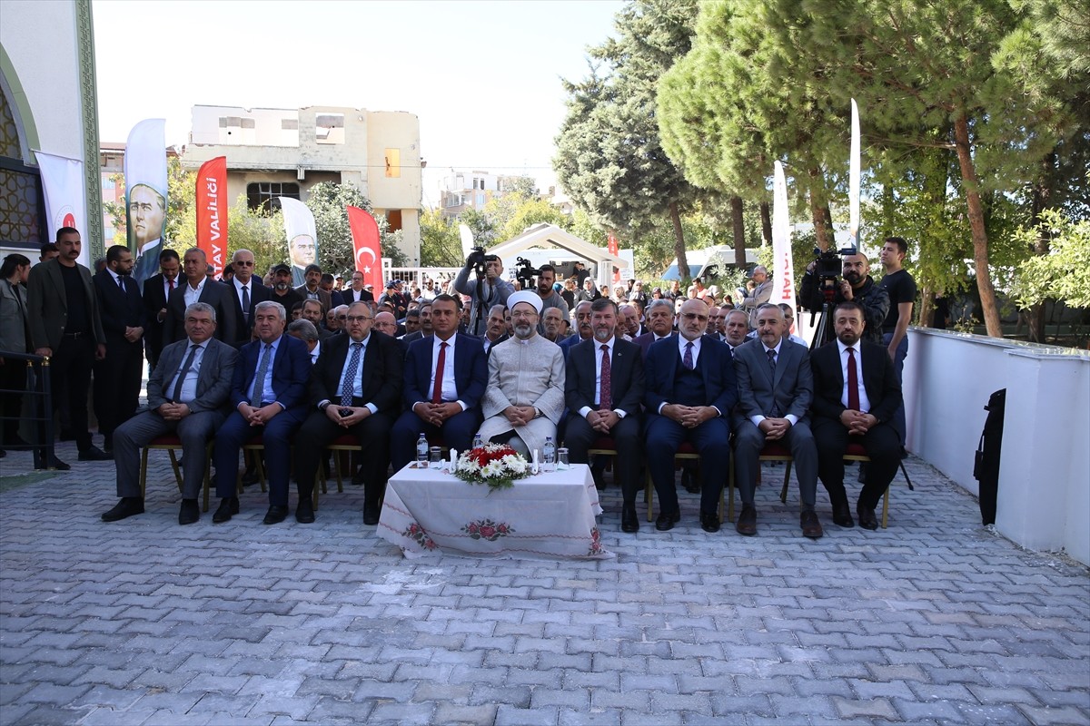 Diyanet İşleri Başkanı Ali Erbaş, Hatay'da yapımı tamamlanan 40 caminin toplu açılış törenine...