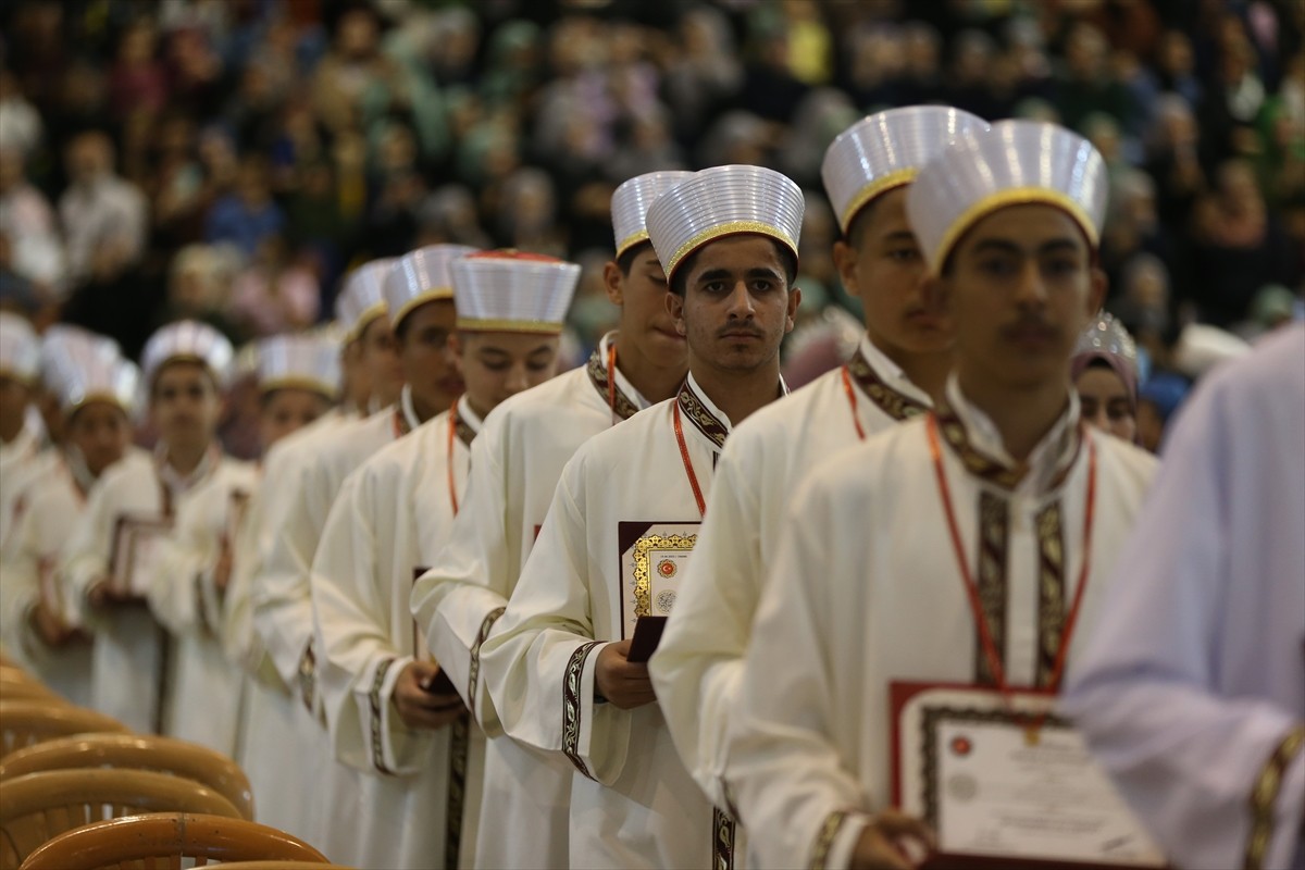 Diyanet İşleri Başkanı Ali Erbaş (sağ 4), Hatay'da düzenlenen hafızlık icazet törenine...