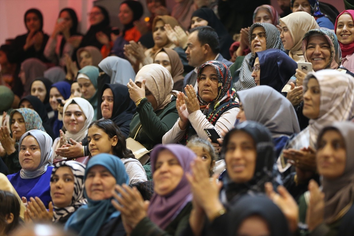 Diyanet İşleri Başkanı Ali Erbaş (sağ 4), Hatay'da düzenlenen hafızlık icazet törenine...