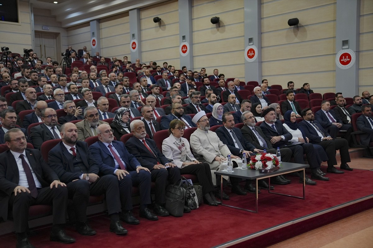 Diyanet İşleri Başkanlığı Diyanet Akademisi tarafından düzenlenen "Bir Büyük Mütefekkir: Aliya...