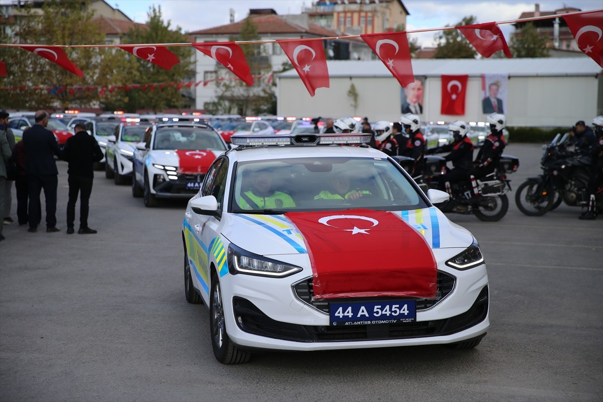 Malatya'da İl Emniyet Müdürlüğü ve İl Jandarma Komutanlığına törenle 80 araç teslim...