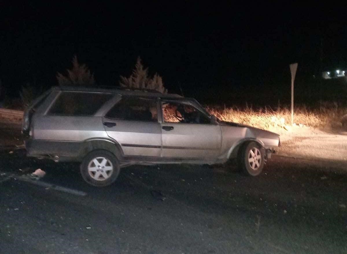 Manisa'nın Kula ilçesinde iki otomobilin çarpışması sonucu 6 kişi yaralandı.