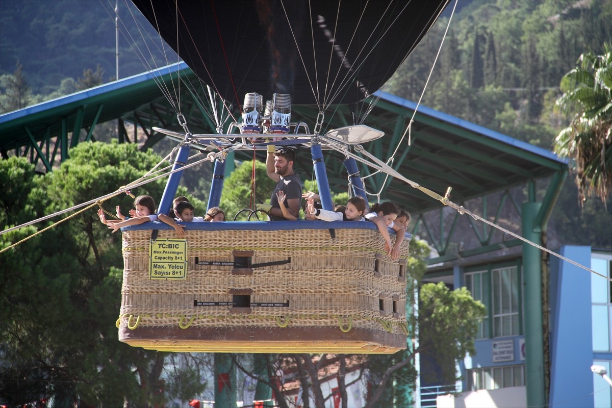 Muğla'nın Fethiye ilçesinde bu yıl 24'üncüsü düzenlenen Uluslararası Ölüdeniz Hava Oyunları...