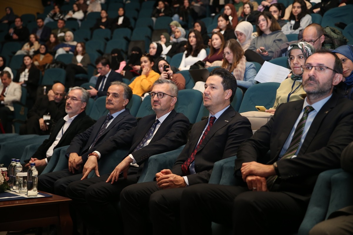 Sakarya Üniversitesi (SAÜ), bu yıl 7'ncisi düzenlenen "Ortadoğu'da Siyaset ve Toplum Kongresi"ne...