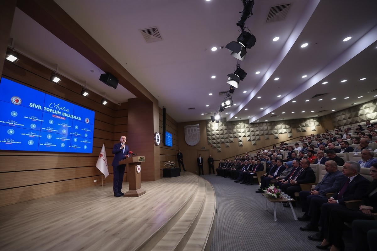 TBMM Başkanı Numan Kurtulmuş, Aydın Ticaret Odası'nda sivil toplum kuruluşu (STK) temsilcileriyle...