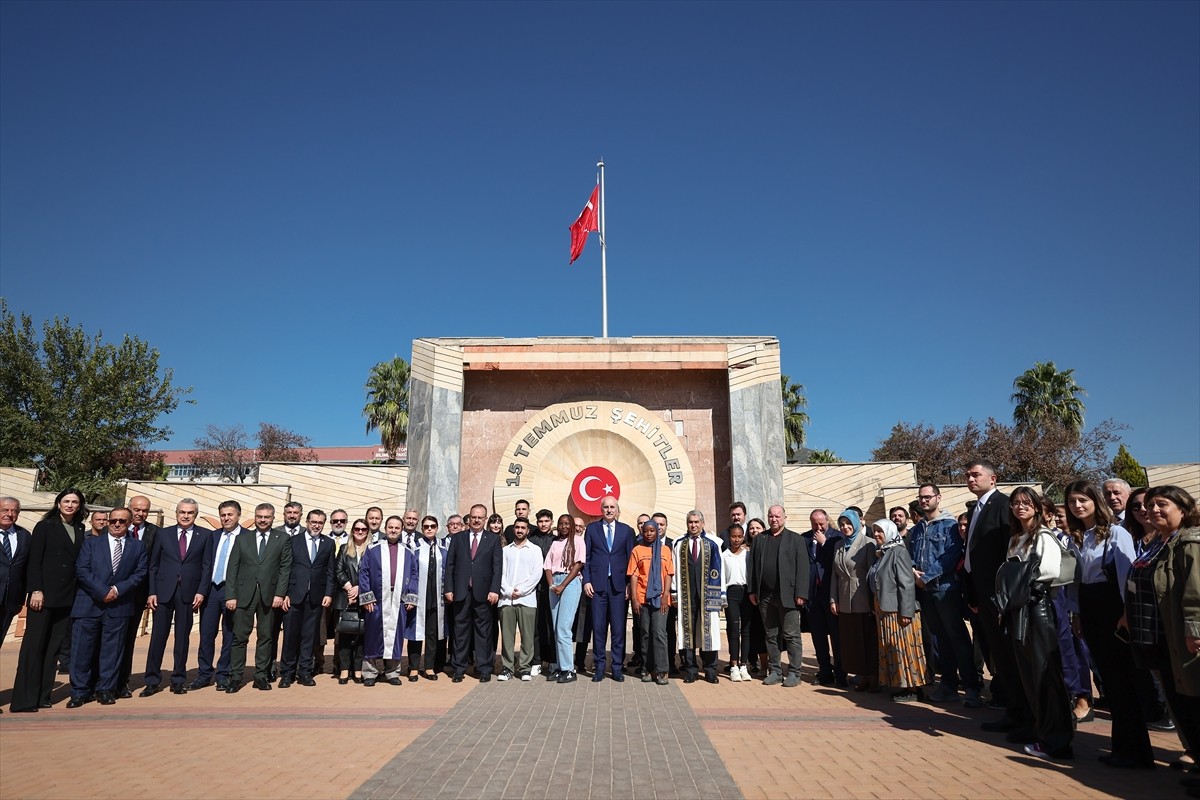 TBMM Başkanı Numan Kurtulmuş, Aydın'da 15 Temmuz Şehitler Anıtı'nı ziyaret etti.