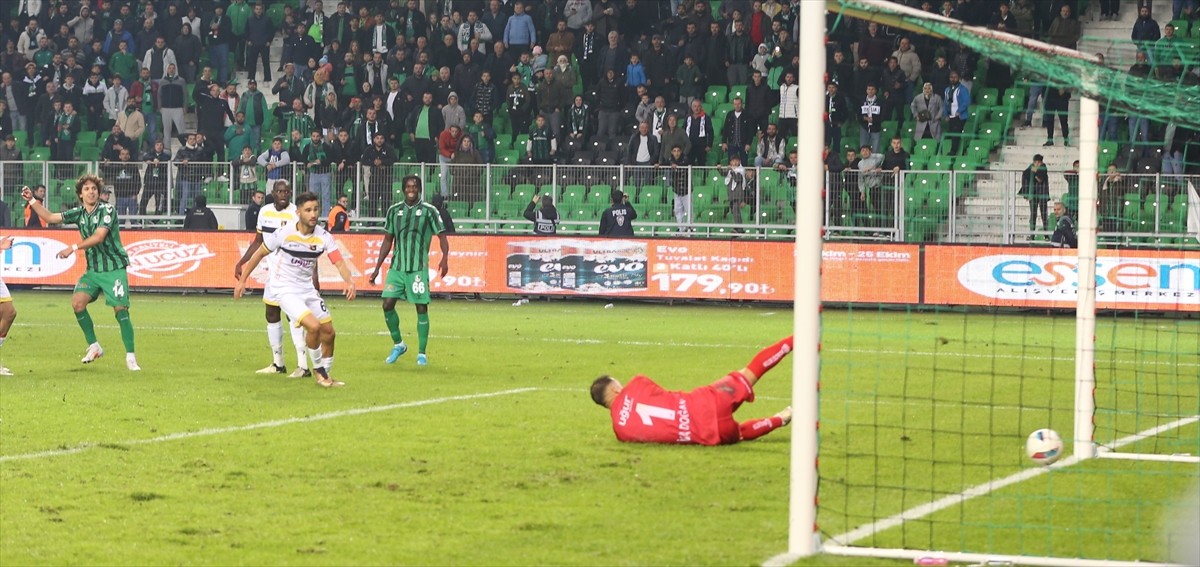 Trendyol 1. Lig'in 9. Haftasında Sakaryaspor ile Uğur Okulları İstanbulspor, Yeni Sakarya Atatürk...