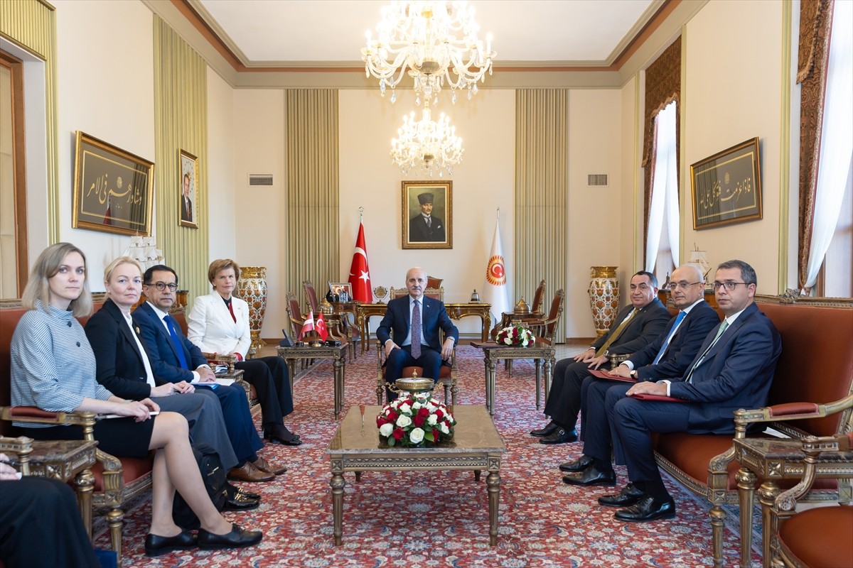 Türkiye Büyük Millet Meclisi Başkanı Numan Kurtulmuş, Letonya Dışişleri Bakanı Baiba Braze (sol 4)...