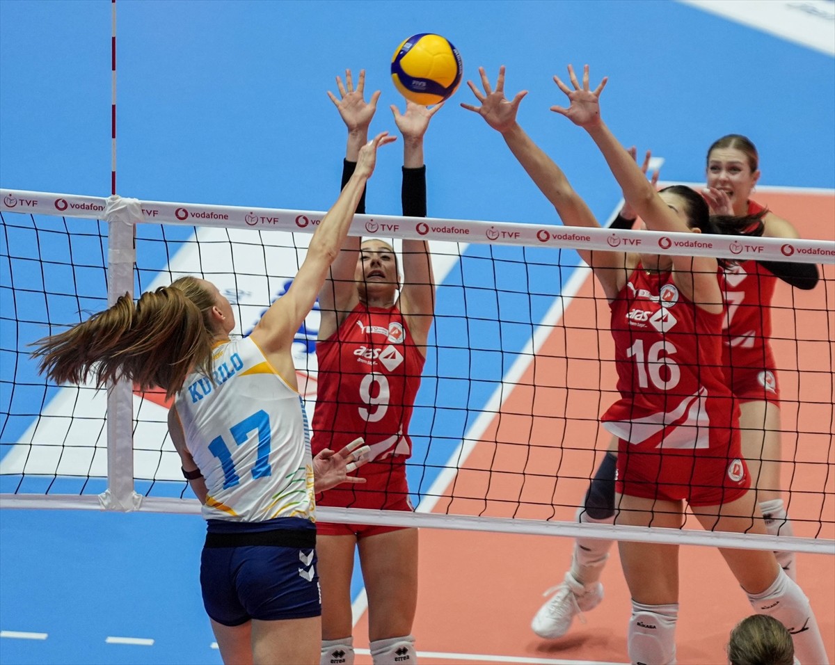 Vodafone Sultanlar Ligi 4. haftasında Aras Kargo ile Kuzeyboru Atatürk Voleybol Vestel Spor...