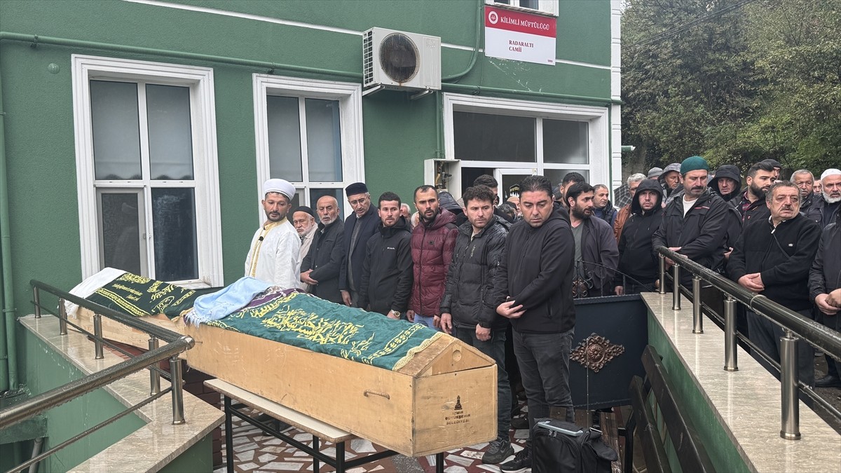 Zonguldak'ın Kilimli ilçesinde evlerinde ölü bulunan çiftin cenazeleri toprağa verildi. Yunus D....