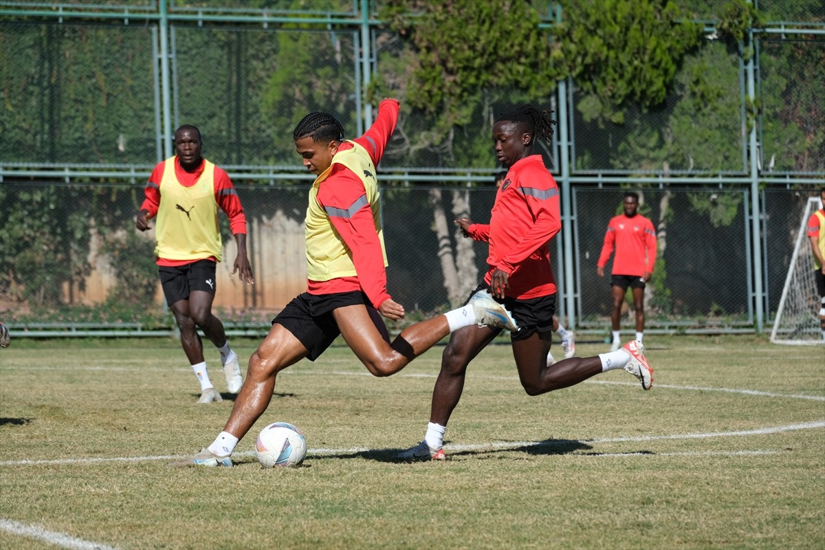 Atakaş Hatayspor, Trendyol Süper Lig'in 10'uncu haftasında yarın Mersin'de konuk edeceği Bellona...