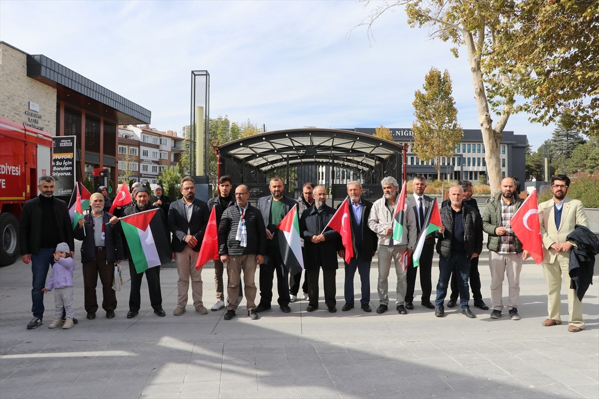 İsrail'in Gazze'deki Cibaliye mülteci kampına yönelik saldırıları Niğde'de protesto edildi.