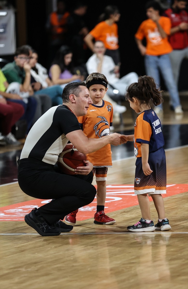 ING Kadınlar Basketbol Süper Ligi'nin 5. haftasında ÇBK Mersin ile BOTAŞ, Servet Tazegül Spor...