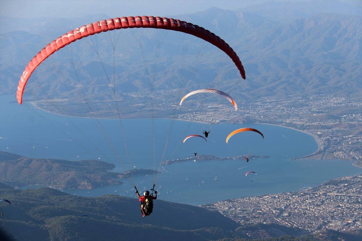 Muğla'nın Fethiye ilçesinde düzenlenen 24. Uluslararası Ölüdeniz Hava Oyunları Festivali, çeşitli...