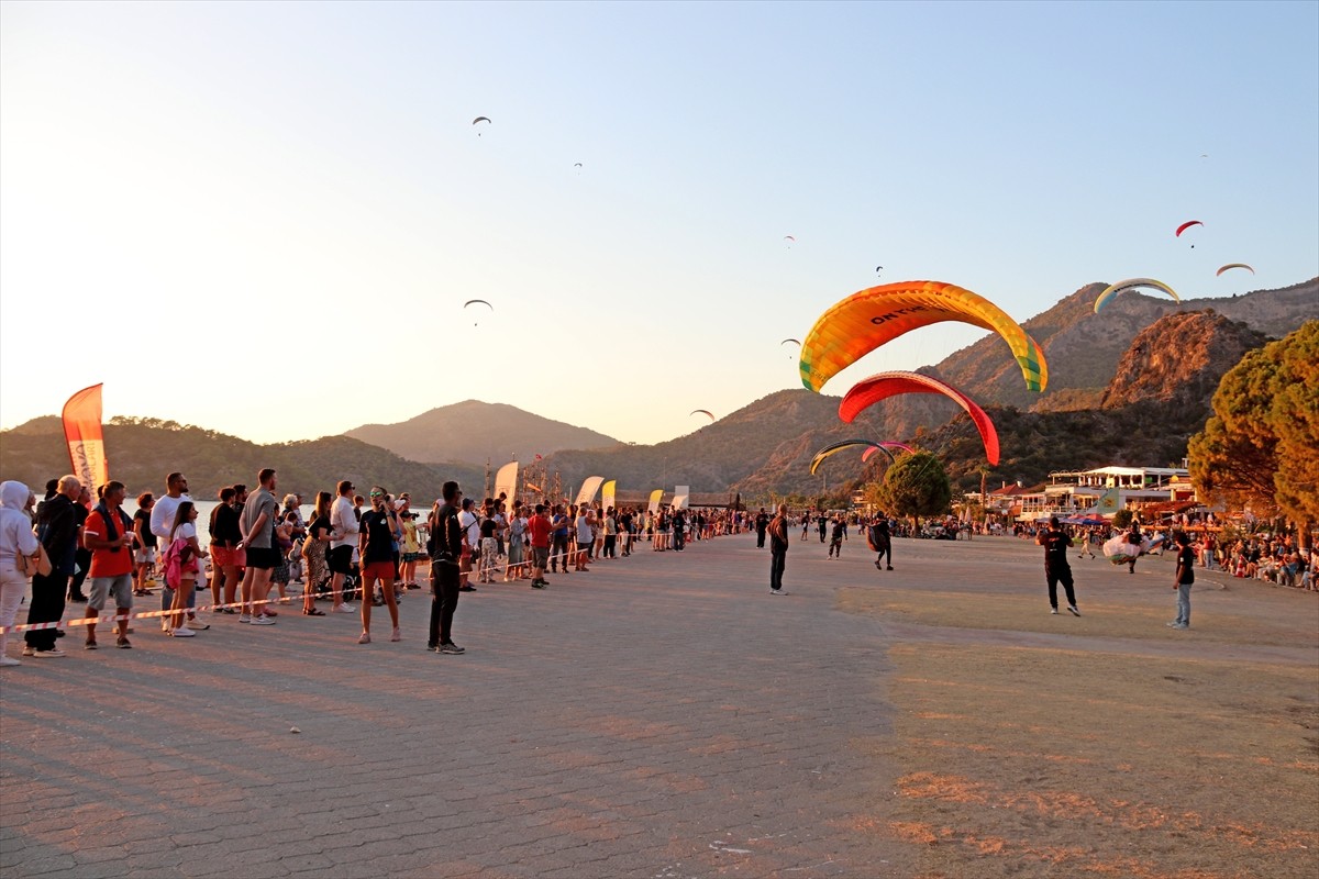 Muğla'nın Fethiye ilçesinde düzenlenen 24. Uluslararası Ölüdeniz Hava Oyunları Festivali, çeşitli...