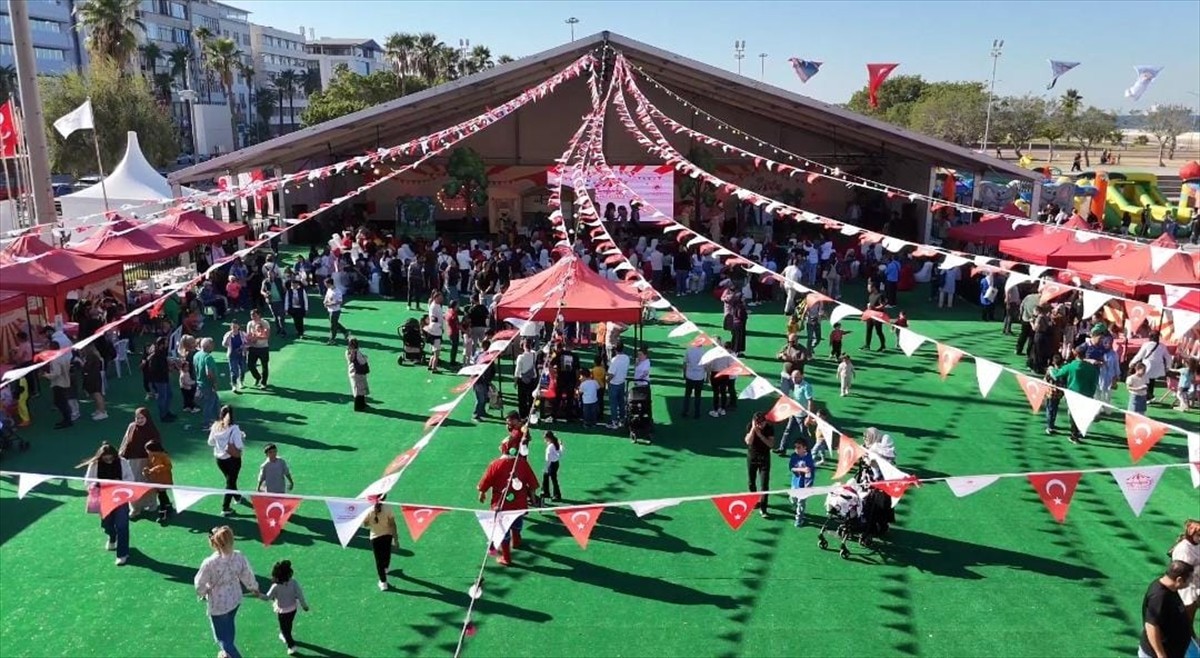 Hatay'ın İskenderun ilçesinde 29 Ekim Cumhuriyet Bayramı kapsamında düzenlenen Cumhuriyet Panayırı...