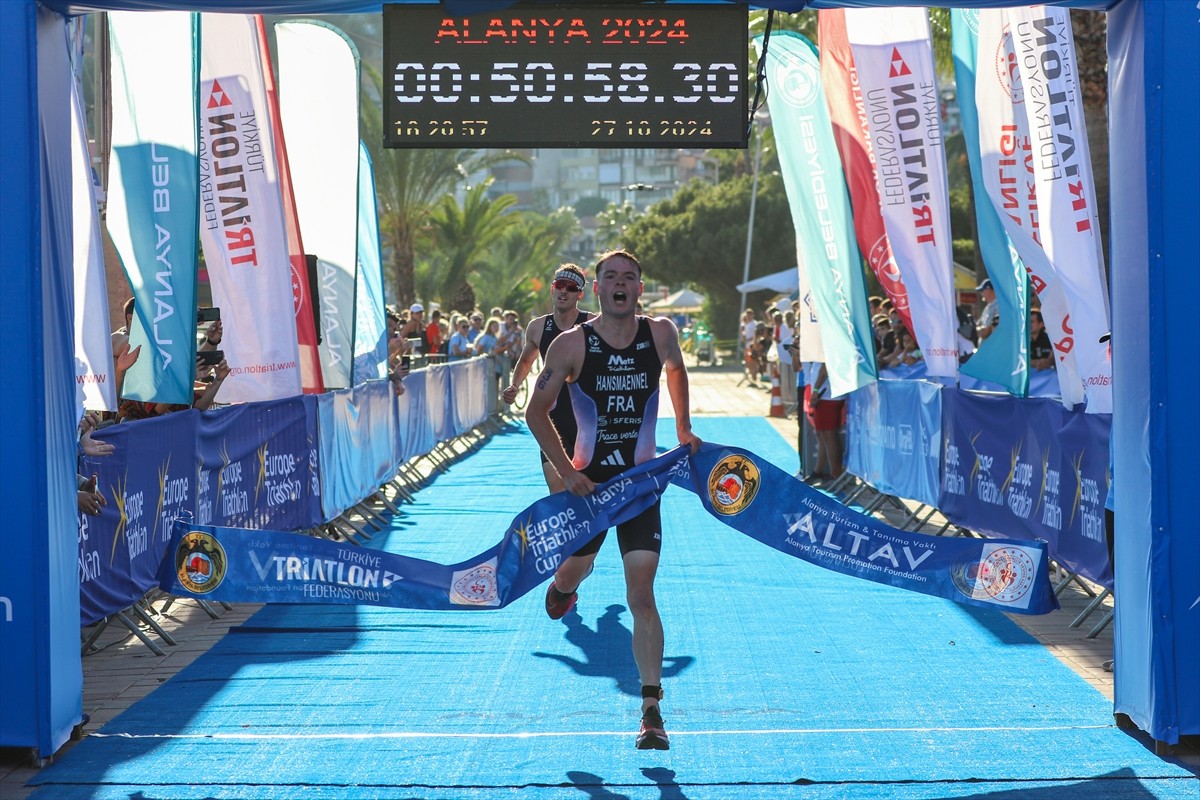 Türkiye Triatlon Federasyonu (TTF) ile Alanya Belediyesinin organizasyonunda düzenlenen 33. Alanya...