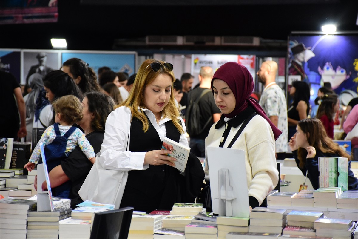 Antalya Büyükşehir Belediyesince, bu yıl 14'üncüsü düzenlenen "Antalya Kitap Fuarı"nda 271 yazar...