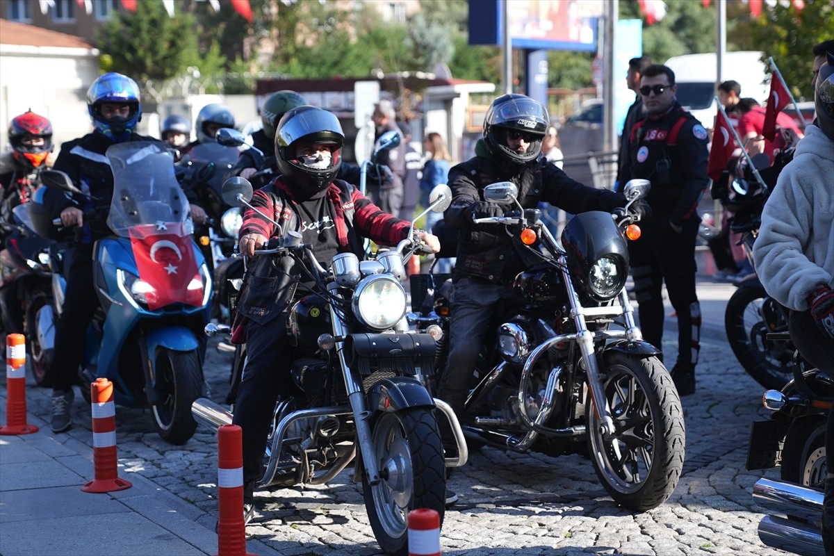 Ataşehir'de, 29 Ekim Cumhuriyet Bayramı kutlamaları kapsamında çok sayıda motosiklet ve modifiyeli...