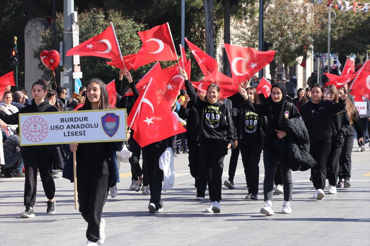 Burdur'da 29 Ekim Cumhuriyet Bayramı dolayısıyla törenler düzenlendi. Burdur'da Cumhuriyet...