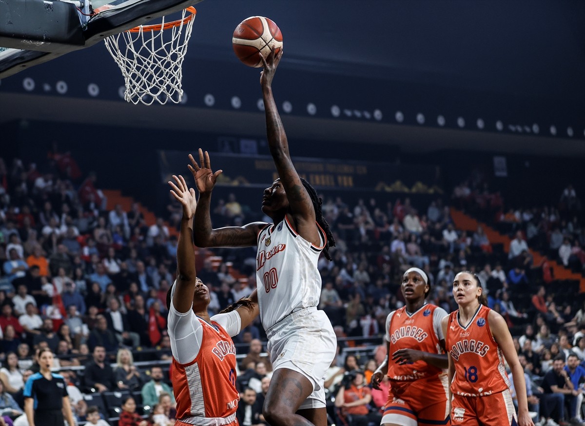 FIBA Kadınlar Avrupa Ligi B Grubu'nun dördüncü haftasında ÇBK Mersin, Servet Tazegül Spor...