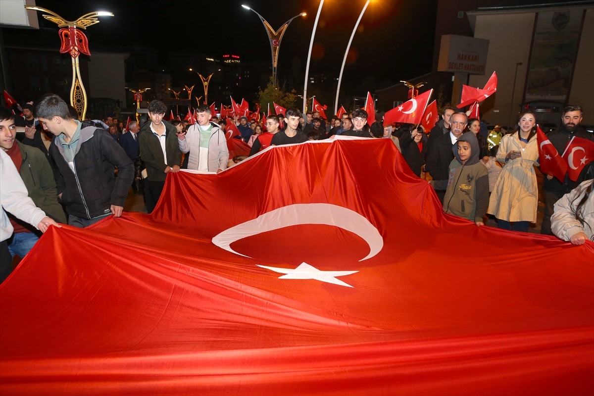 Hakkari'de 29 Ekim Cumhuriyet Bayramı ve Cumhuriyet'in 101. yıl dönümü dolayısıyla, 101 metre...