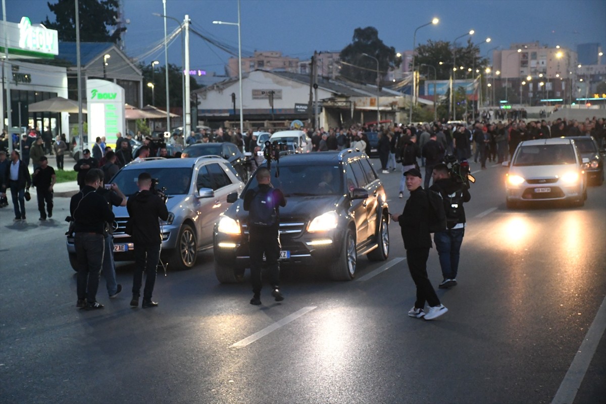 Arnavutluk'ta ana muhalefet partisi Demokratik Partinin (PD) çağrısıyla hükümet karşıtı protesto...