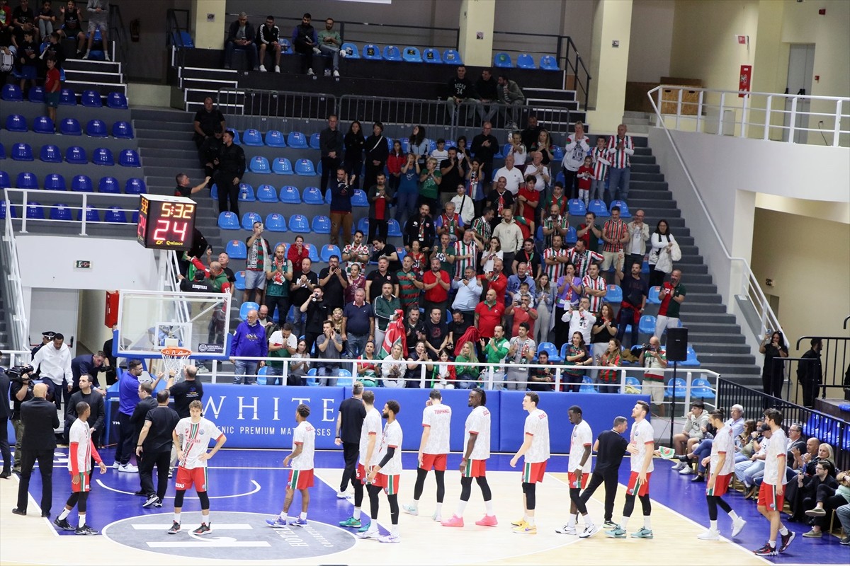 Basketbol Şampiyonlar Ligi C Grubu üçüncü maçında Karşıyaka, Yunanistan'ın Rodos Adası'ndaki...