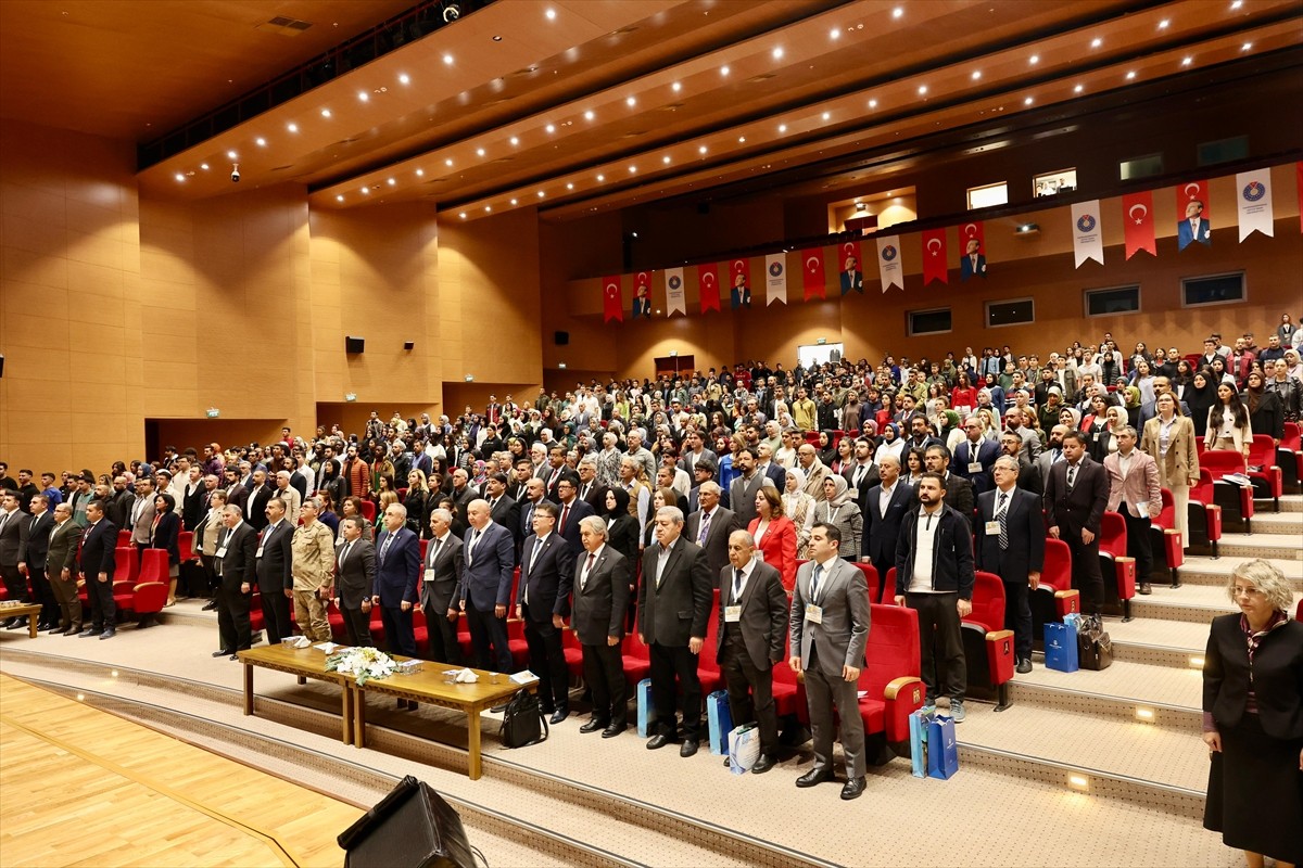 Kahramanmaraş Sütçü İmam Üniversitesi, (KSÜ) Türk Dil Kurumu ve Büyükşehir Belediye Başkanlığı...