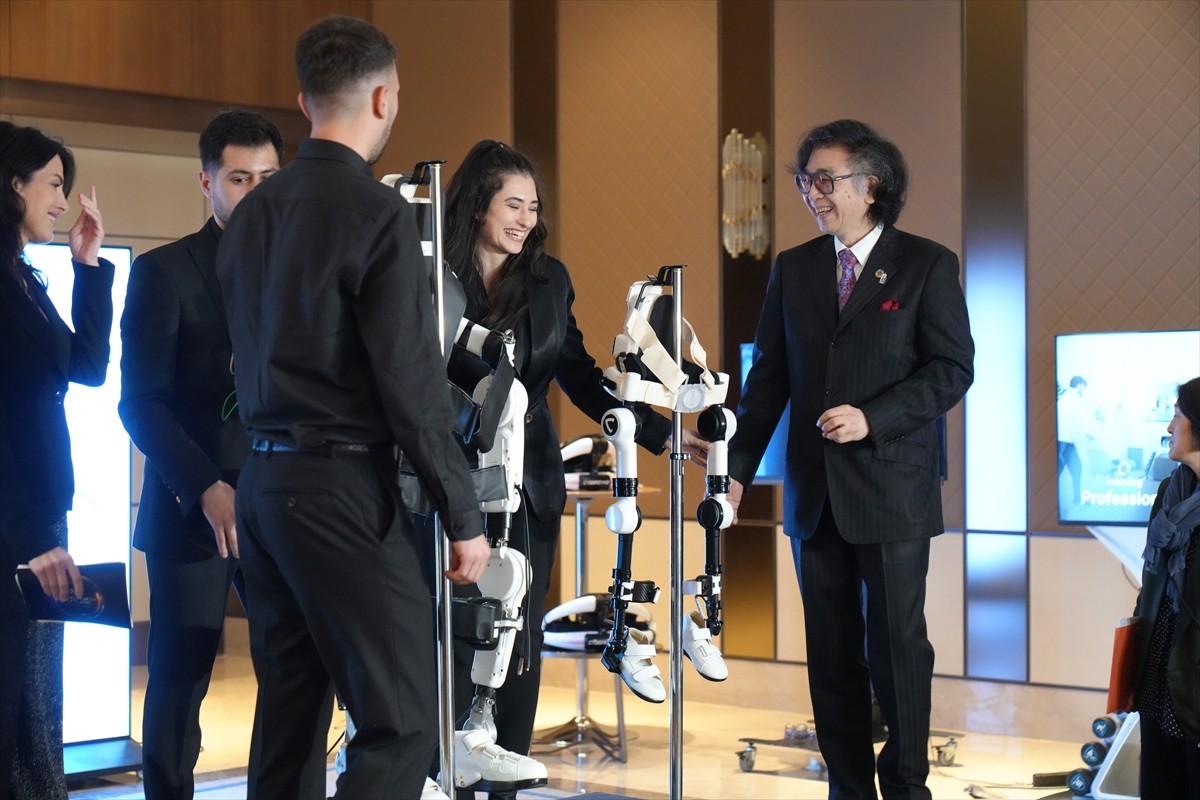 aponya merkezli Cyberdyne şirketinin geliştirdiği nörorehabilitasyona yönelik giyilebilir robot...