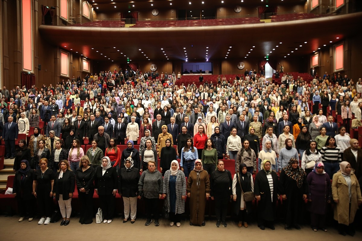 Gaziantep'te "En İyi Narkotik Polisi Anne Projesi" kapsamında öğretmen ve annelere yönelik eğitim...