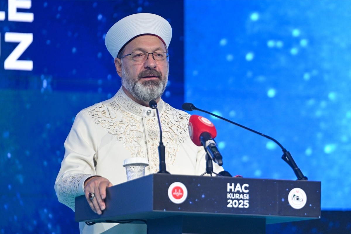 Hac ibadeti için kaydını yenileyen ve ön kayıt yaptıran 1 milyon 849 bin 584 kişinin katıldığı hac...