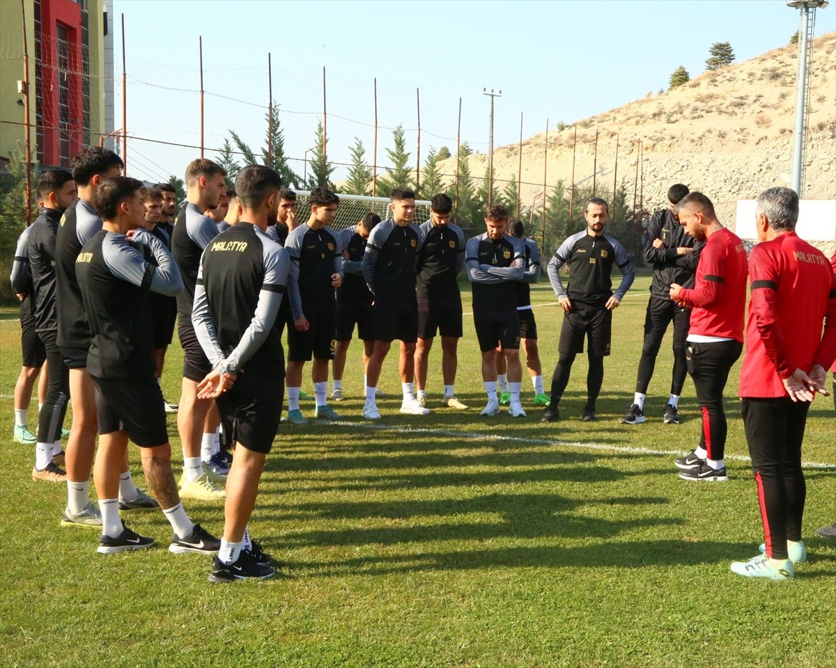 Trendyol 1. Lig ekiplerinden Yeni Malatyaspor, Sakaryaspor ile oynayacağı maçın hazırlıklarına...