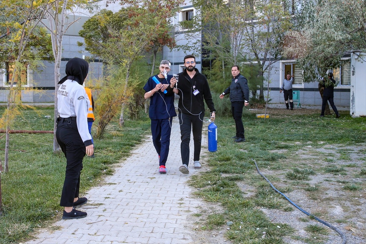 Van Yüzüncü Yıl Üniversitesi (YYÜ) Dursun Odabaş Tıp Merkezi'nde, AFAD, UMKE ve bazı sivil toplum...