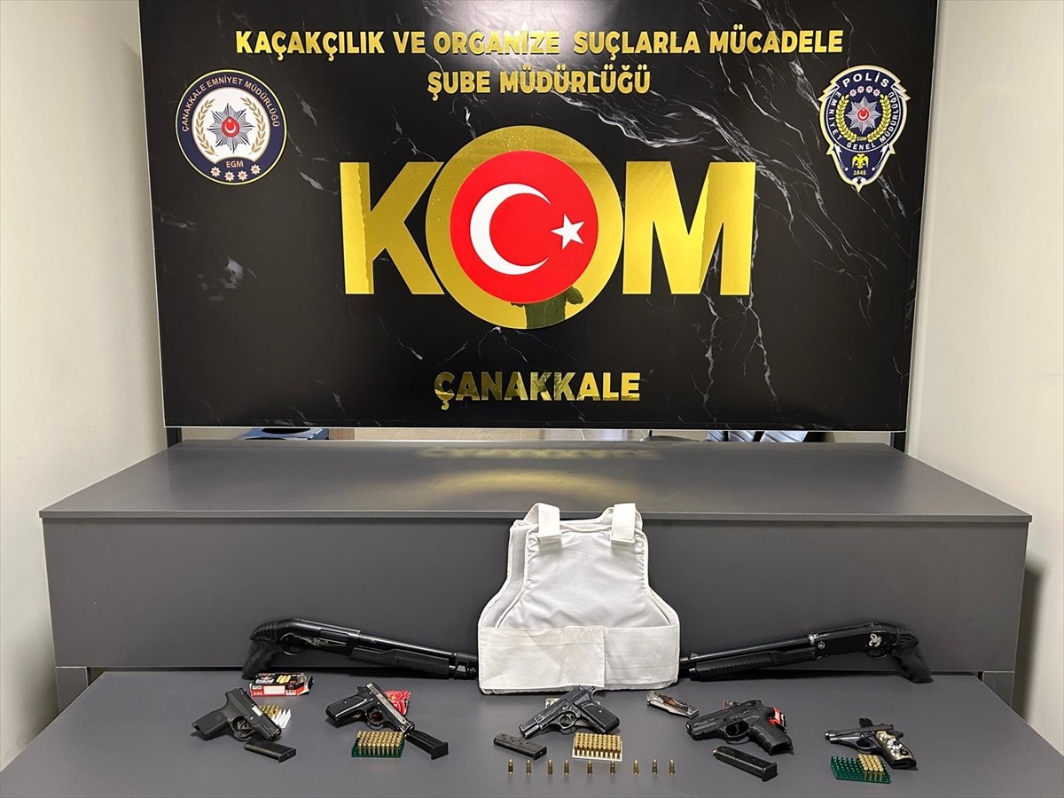 Çanakkale ve Kocaeli'de eş zamanlı düzenlenen kaçak silah ticareti operasyonunda 6 şüpheli...