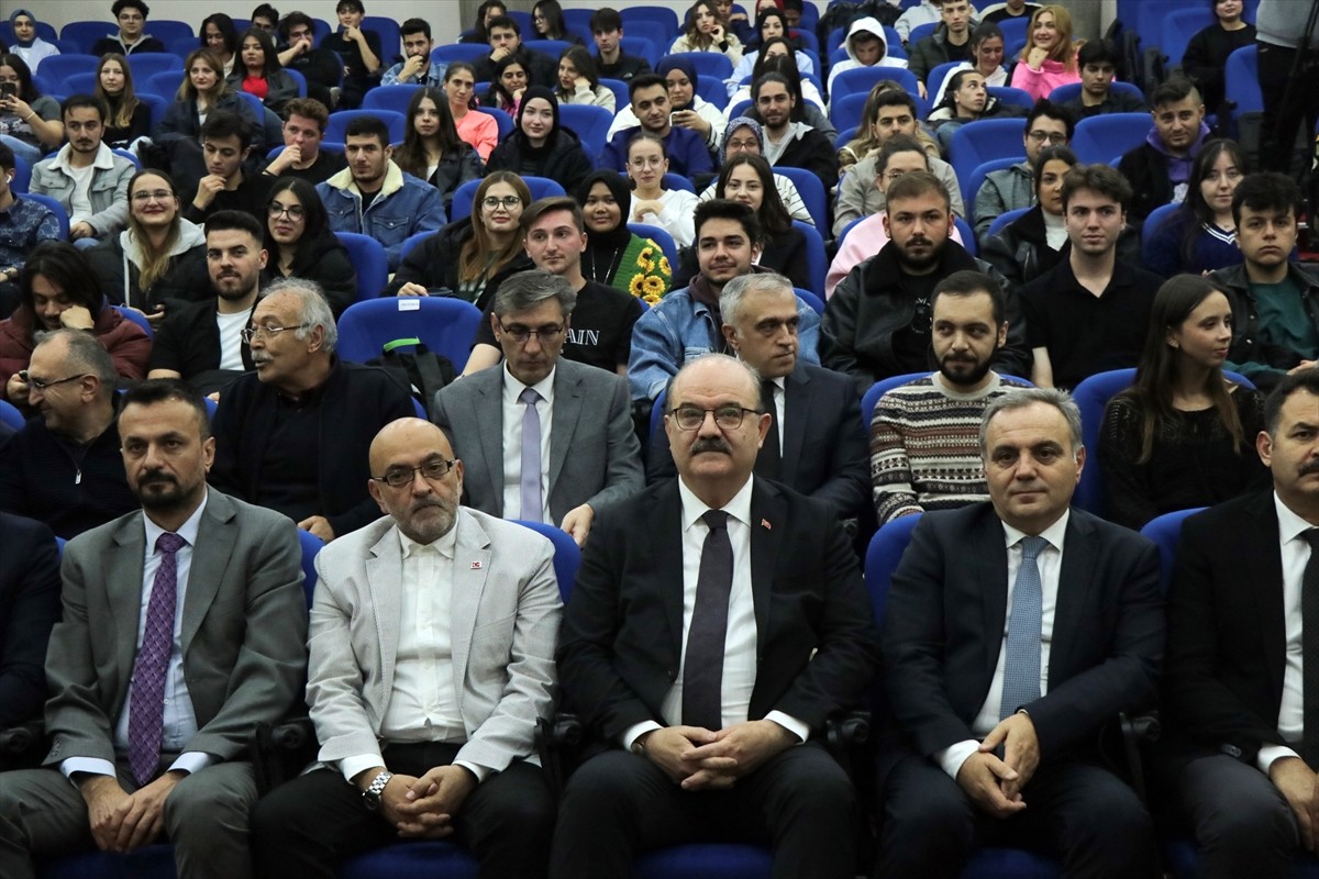 Kültür ve Turizm Bakan Yardımcısı Serdar Çam (sağ 2), Kayseri'de Erciyes Üniversitesi (ERÜ) Turizm...