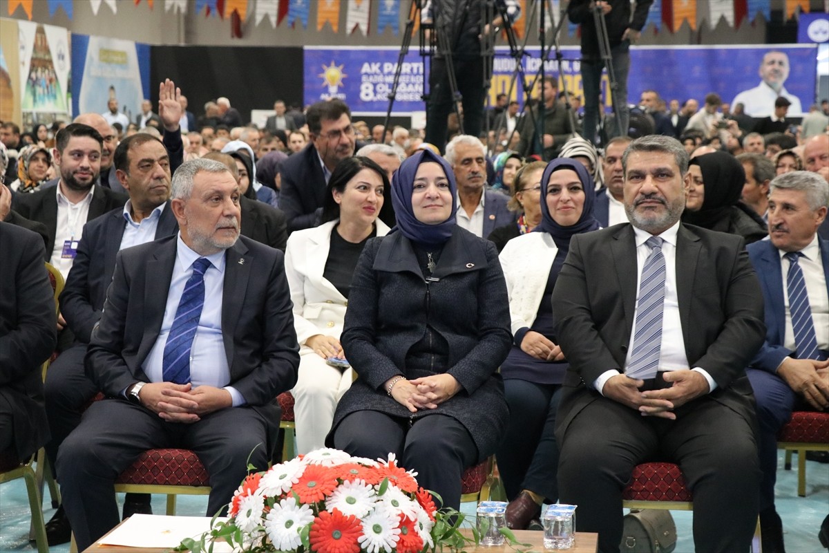 AK Parti Genel Başkan Yardımcısı Fatma Betül Sayan Kaya (sol5), Elazığ'da Ahmet Tevfik Ozan Fuar...