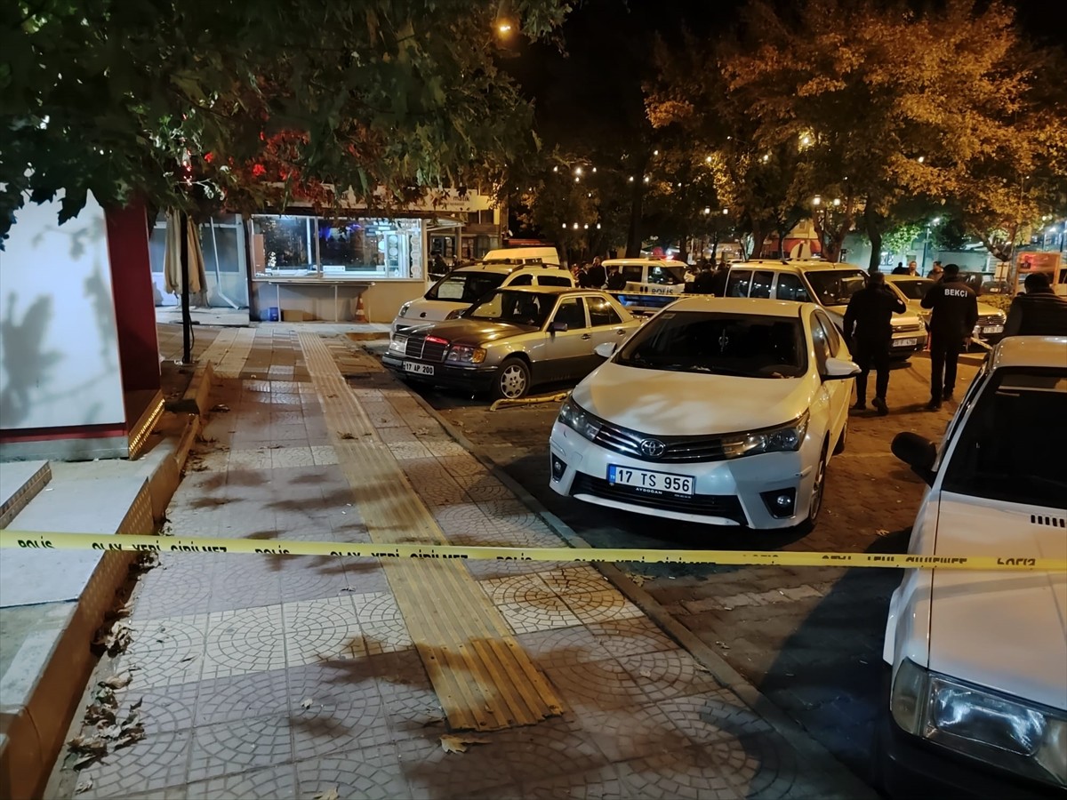 Çanakkale'nin Bayramiç ilçesinde çıkan kavgada silahla vurulan kişi yaşamını yitirdi. Polis...