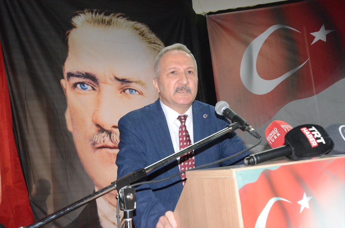 Kars'ta MHP İl Başkanlığınca, Aynalı Köşk Sergi ve Tiyatro Salonu'nda "Bir ve Birlikte Hilal'e...