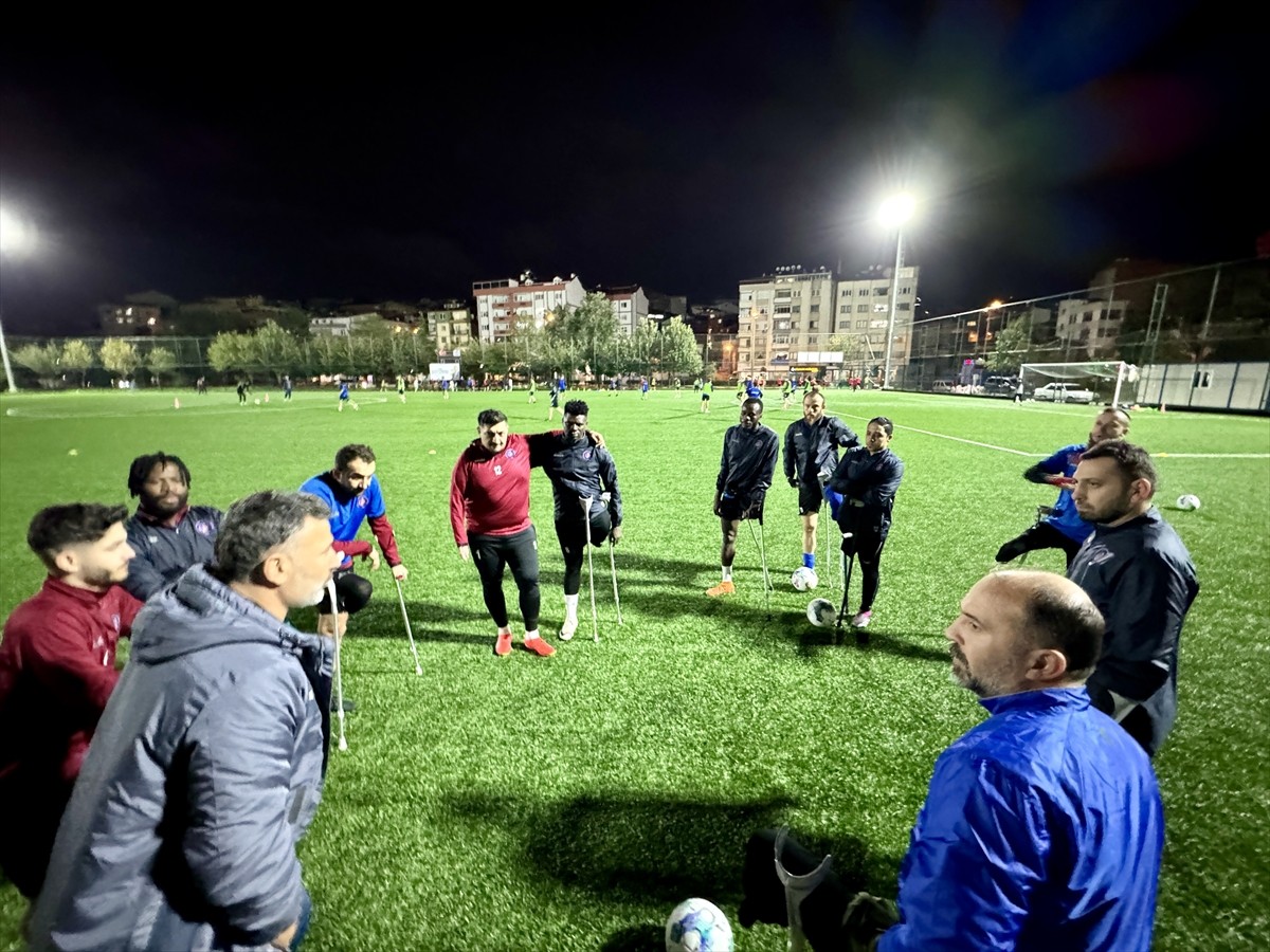 Trabzon Büyükşehir Belediyesi Ampute Futbol Takımı'nın Angolalı oyuncusu Paciencia Domingos Felix...