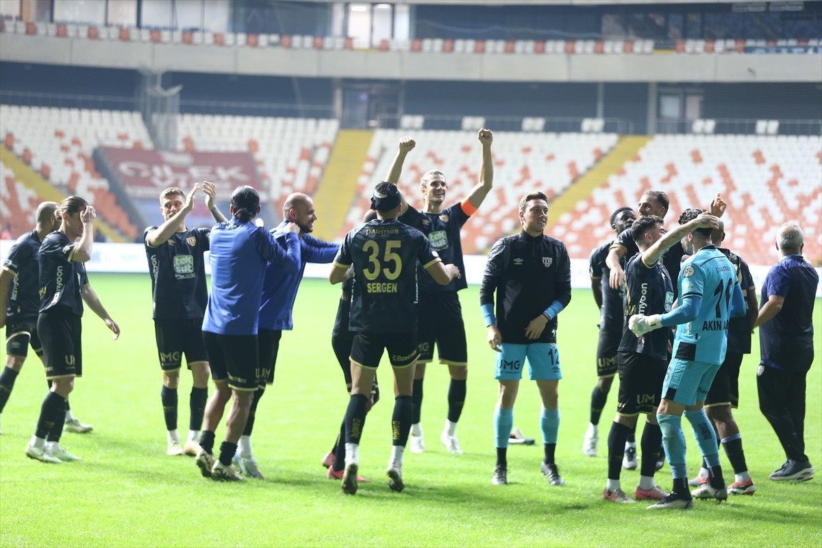 Trendyol 1. Lig'in 11. haftasında Adanaspor ile Teksüt Bandırmaspor, Yeni Adana Stadyumu'nda...