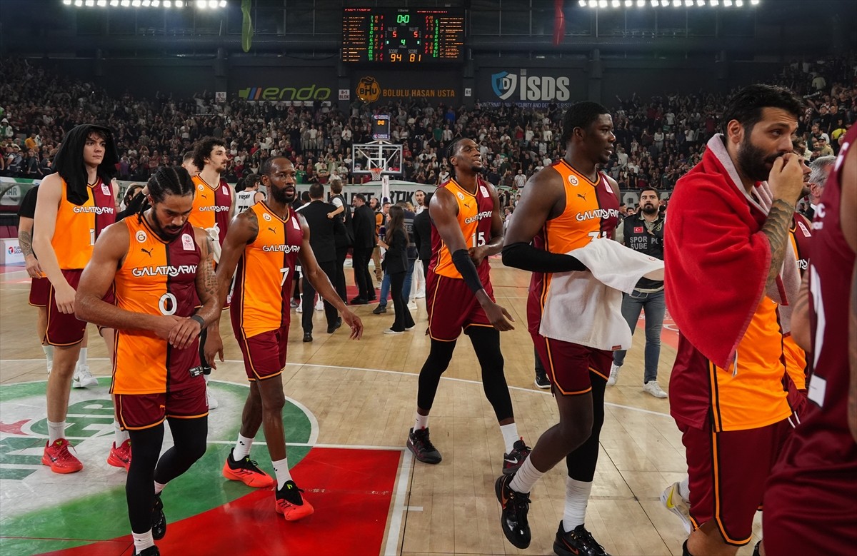 Türkiye Sigorta Basketbol Süper Ligi'nin 5. haftasında Karşıyaka ile Galatasaray, Mustafa Kemal...