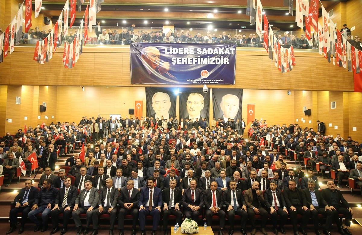 MHP tarafından Siirt'te "Bir ve Birlikte Hilal'e Doğru Türkiye Toplantıları" düzenlendi. 