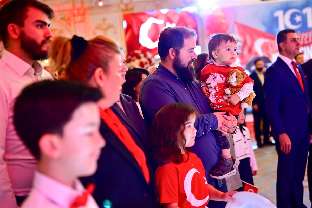 Rusya’nın başkenti Moskova’da Türk toplumu, 29 Ekim Cumhuriyet Bayramı’nı düzenlenen bir...