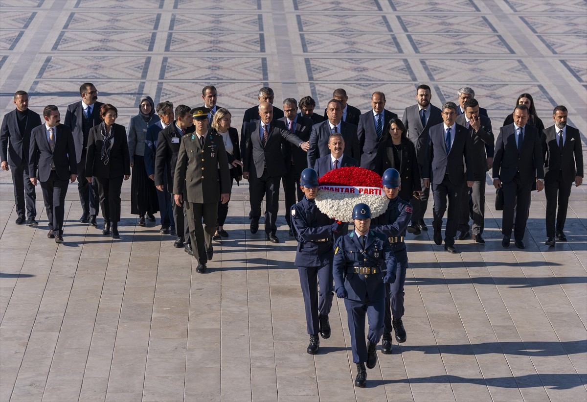 Anahtar Parti (A Parti) Genel Başkanı Yavuz Ağıralioğlu ve Başkanlık Divanı, Anıtkabir'i ziyaret...